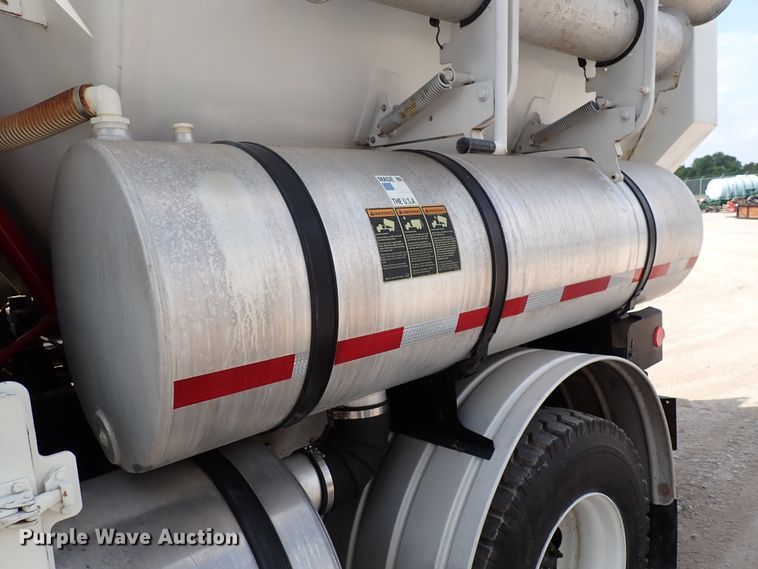 image for item DL7597 2009 Sterling L7500  vacuum truck