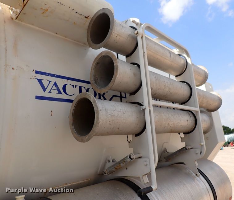 image for item DL7597 2009 Sterling L7500  vacuum truck