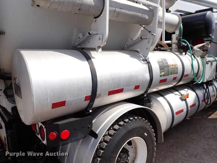 image for item DL7597 2009 Sterling L7500  vacuum truck