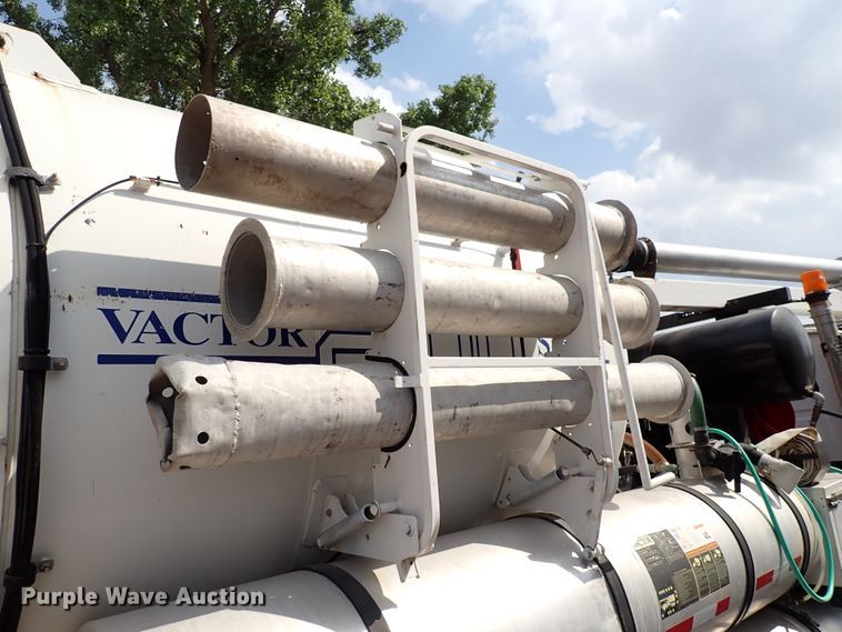 image for item DL7597 2009 Sterling L7500  vacuum truck