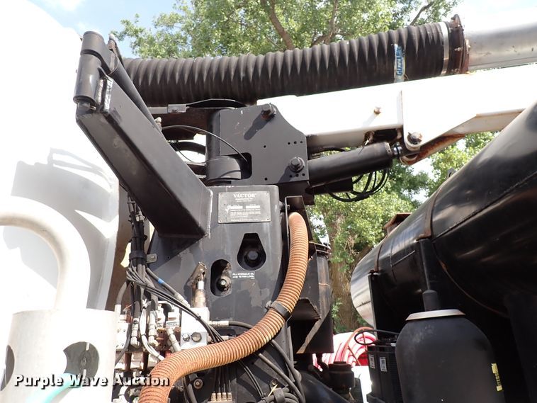 image for item DL7597 2009 Sterling L7500  vacuum truck