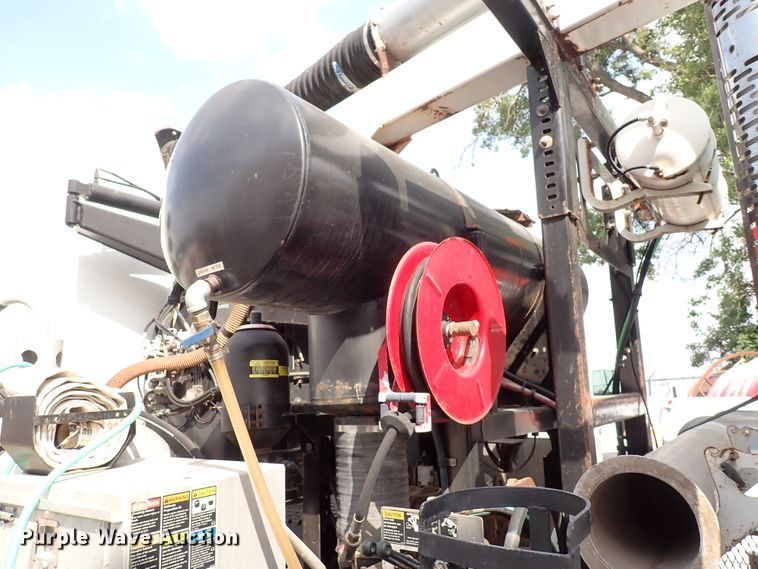 image for item DL7597 2009 Sterling L7500  vacuum truck