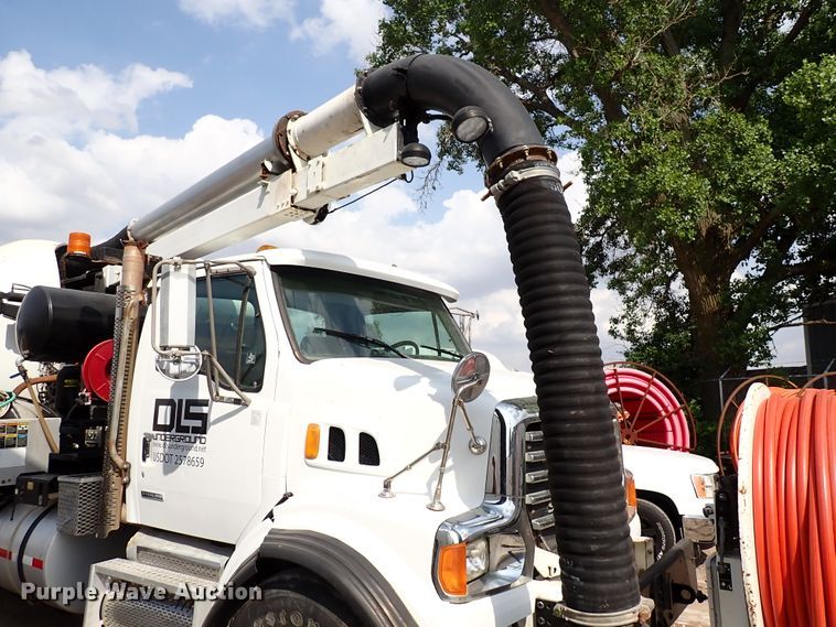 image for item DL7597 2009 Sterling L7500  vacuum truck