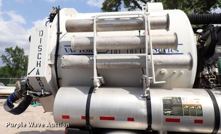 image for item DL7597 2009 Sterling L7500  vacuum truck