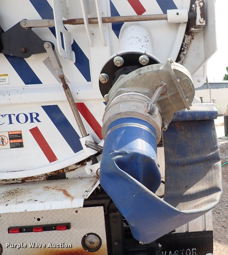 image for item DL7597 2009 Sterling L7500  vacuum truck