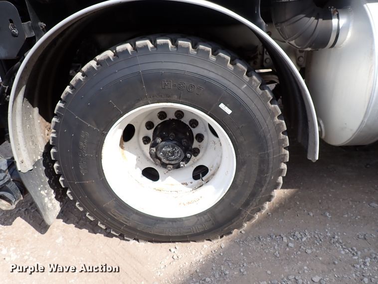 image for item DL7597 2009 Sterling L7500  vacuum truck