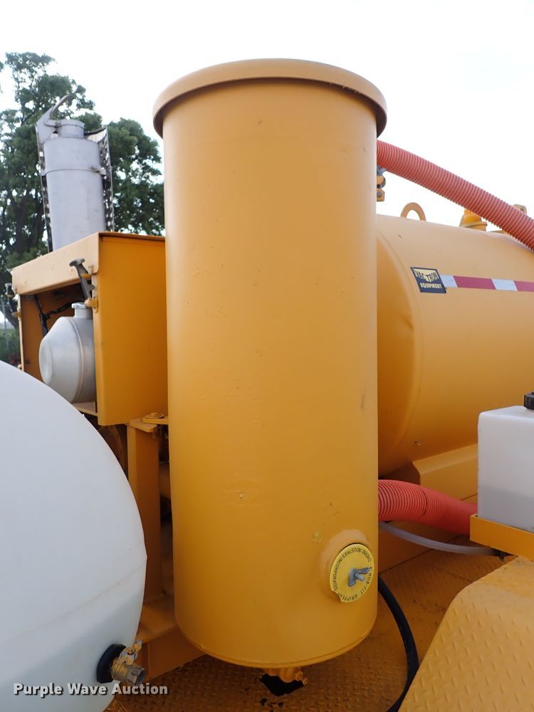 image for item DL7598 2005 Vac-Tron  vacuum excavator