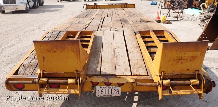 image for item DL7599 1999 Eager Beaver 12HDB  equipment trailer