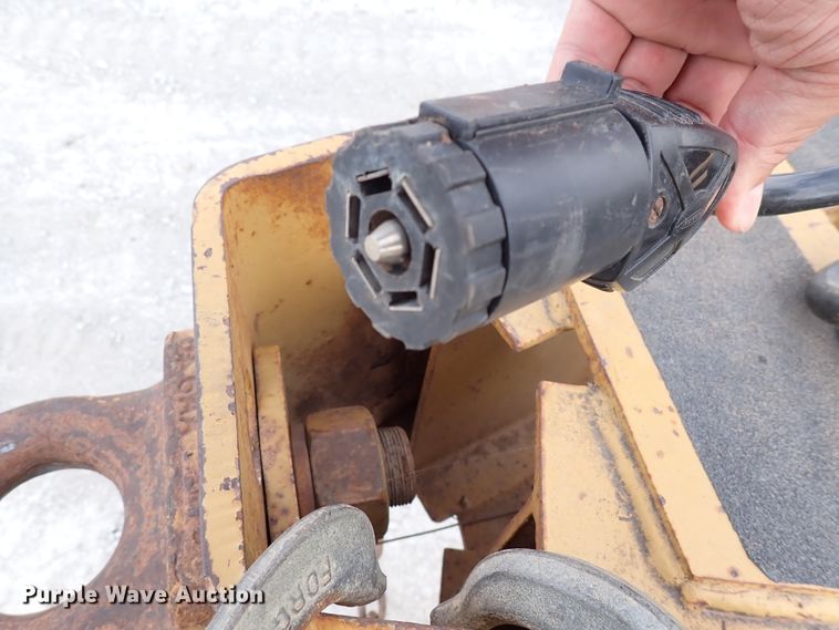 image for item DL7599 1999 Eager Beaver 12HDB  equipment trailer