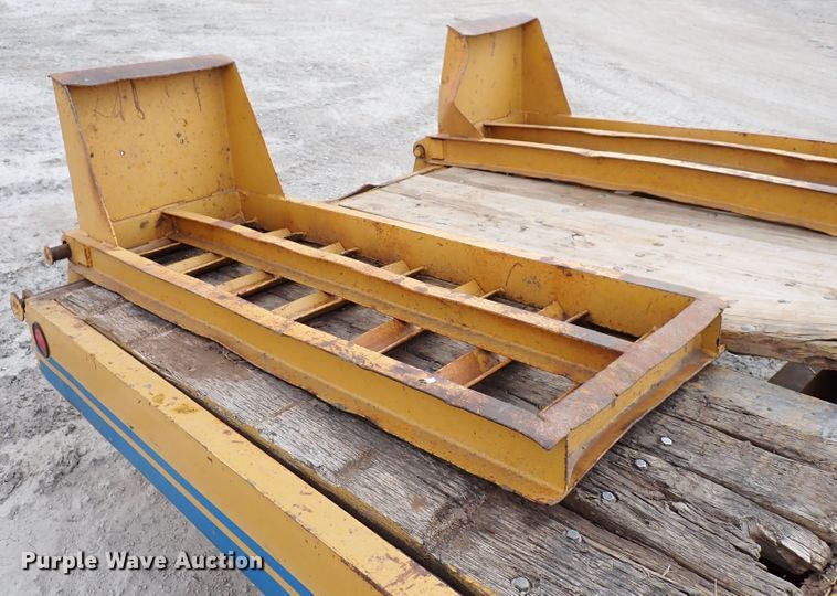 image for item DL7599 1999 Eager Beaver 12HDB  equipment trailer