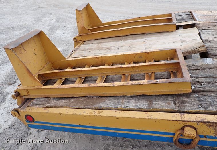 image for item DL7599 1999 Eager Beaver 12HDB  equipment trailer