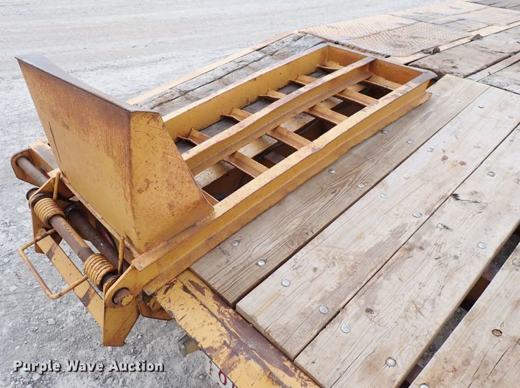 image for item DL7599 1999 Eager Beaver 12HDB  equipment trailer