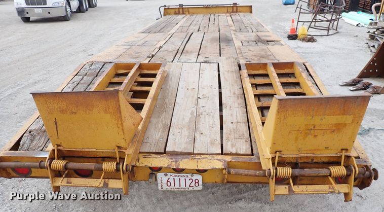 image for item DL7599 1999 Eager Beaver 12HDB  equipment trailer
