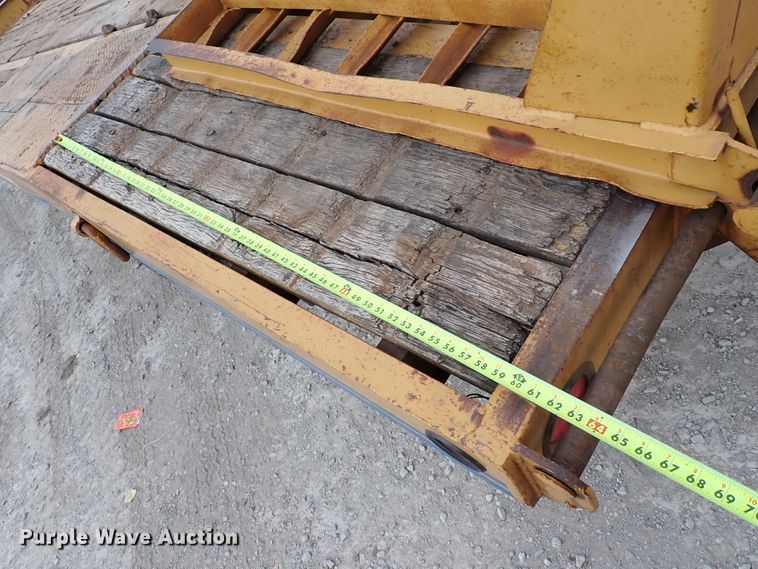 image for item DL7599 1999 Eager Beaver 12HDB  equipment trailer