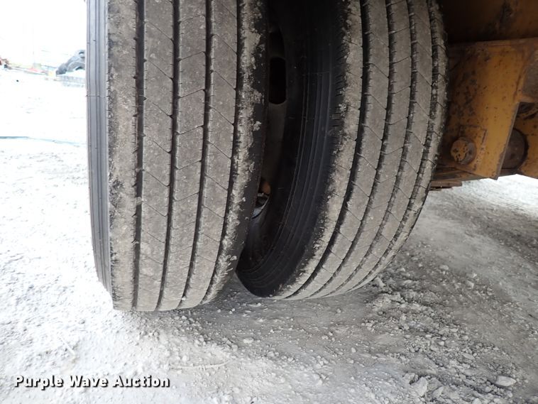 image for item DL7599 1999 Eager Beaver 12HDB  equipment trailer