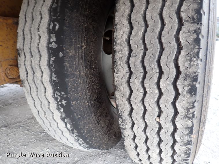 image for item DL7599 1999 Eager Beaver 12HDB  equipment trailer