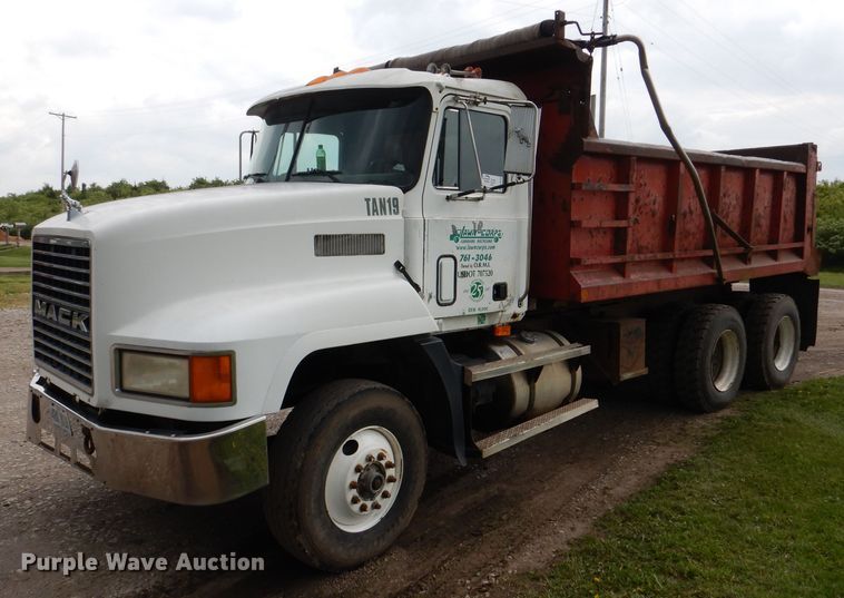 image for item DL8118 1993 Mack CH613  dump truck