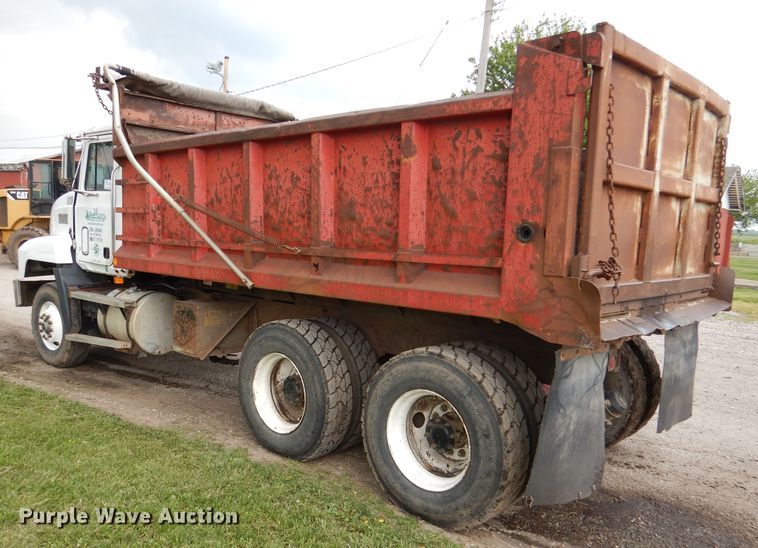 image for item DL8118 1993 Mack CH613  dump truck
