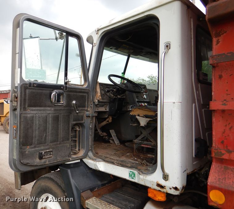 image for item DL8118 1993 Mack CH613  dump truck