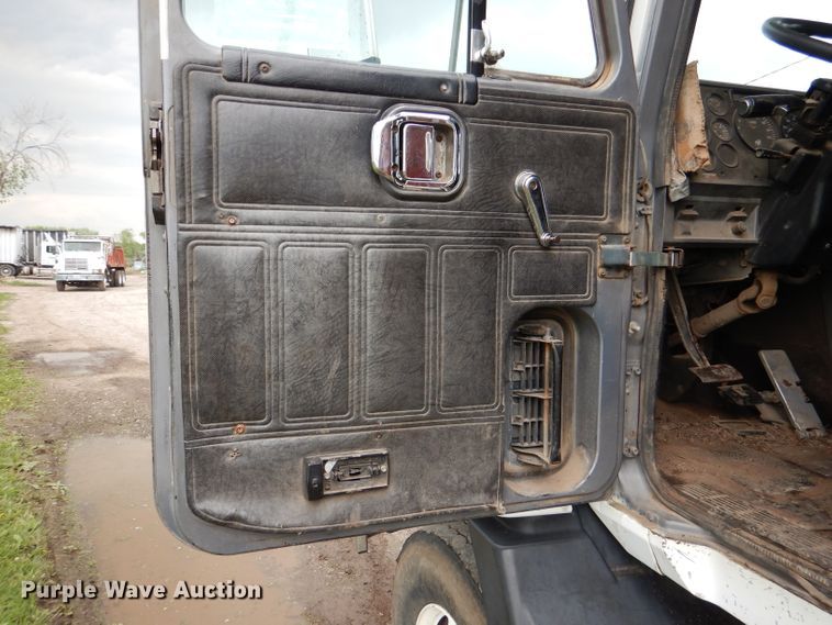 image for item DL8118 1993 Mack CH613  dump truck