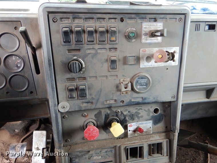 image for item DL8118 1993 Mack CH613  dump truck