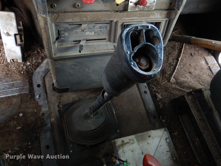 image for item DL8118 1993 Mack CH613  dump truck