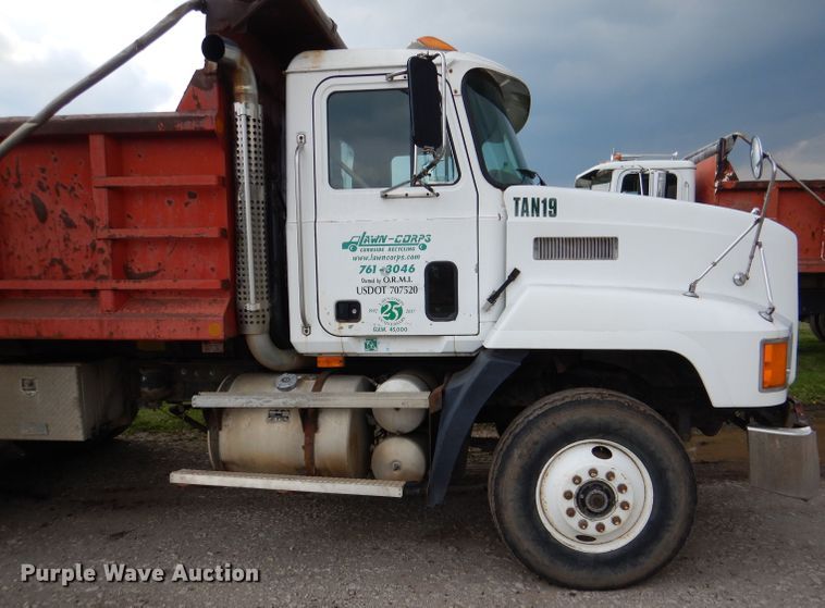 image for item DL8118 1993 Mack CH613  dump truck