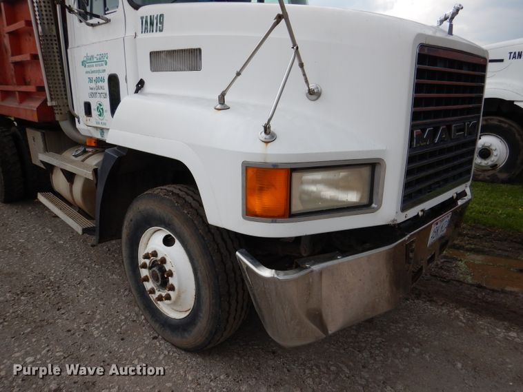 image for item DL8118 1993 Mack CH613  dump truck