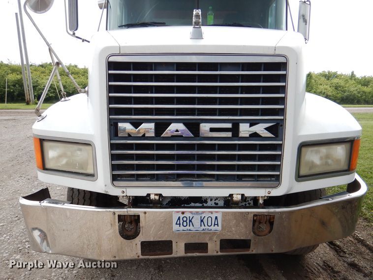image for item DL8118 1993 Mack CH613  dump truck