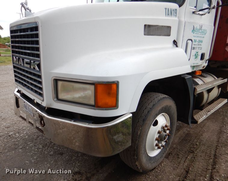 image for item DL8118 1993 Mack CH613  dump truck