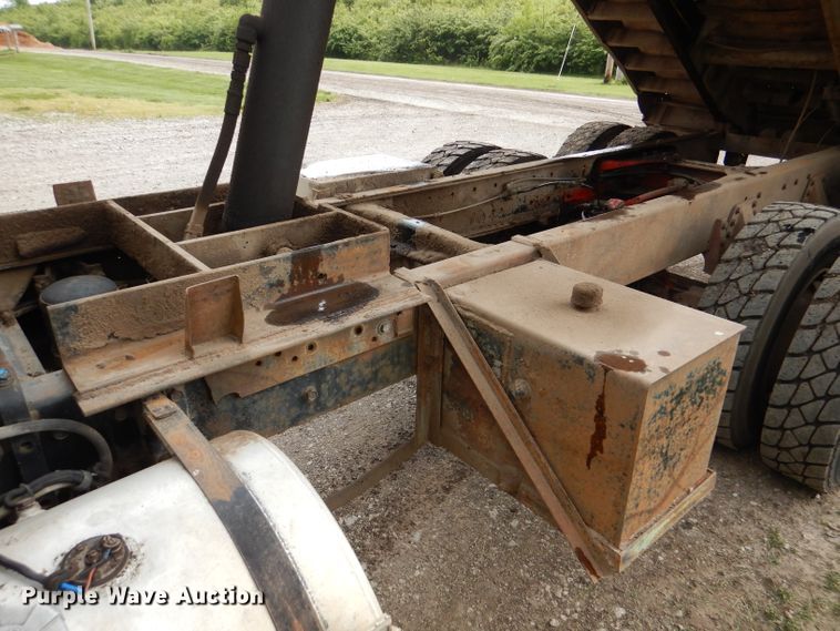 image for item DL8118 1993 Mack CH613  dump truck