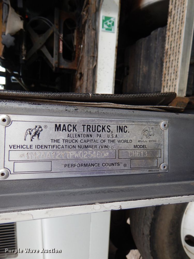 image for item DL8118 1993 Mack CH613  dump truck