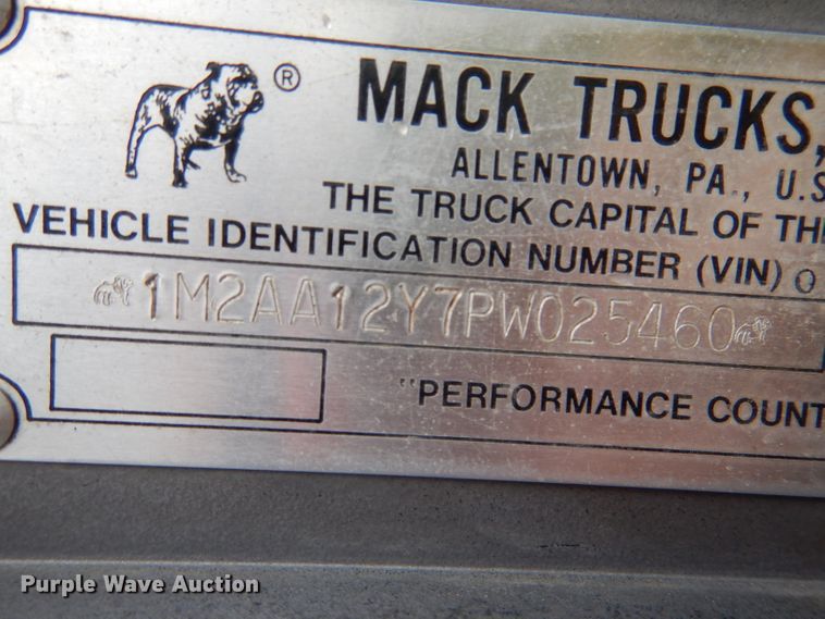 image for item DL8118 1993 Mack CH613  dump truck