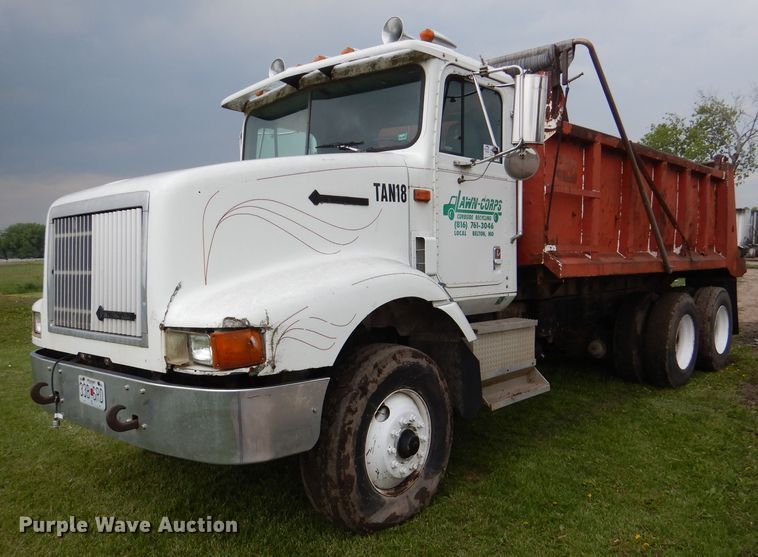 image for item DL8119 1996 International 9200  dump truck