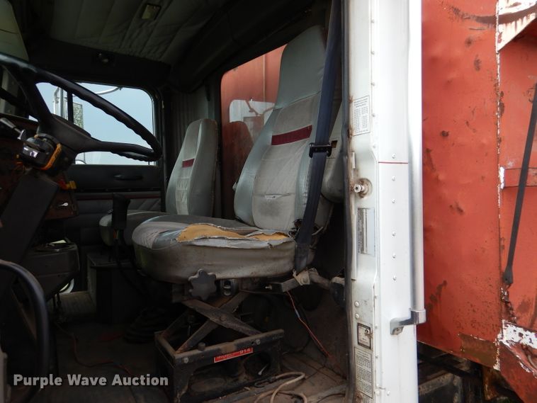 image for item DL8119 1996 International 9200  dump truck