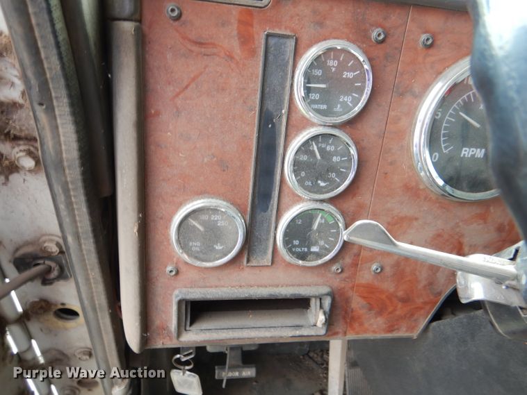 image for item DL8119 1996 International 9200  dump truck