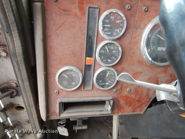 image for item DL8119 1996 International 9200  dump truck