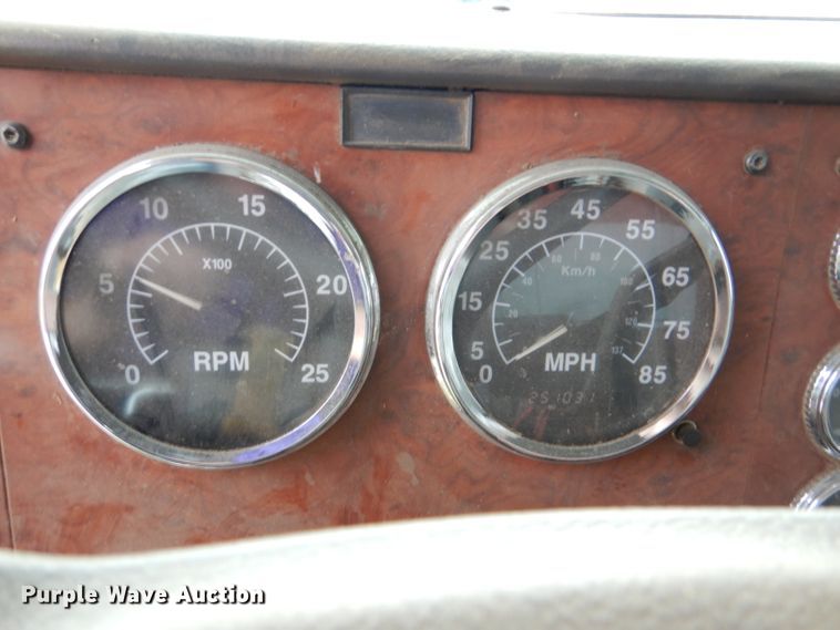 image for item DL8119 1996 International 9200  dump truck