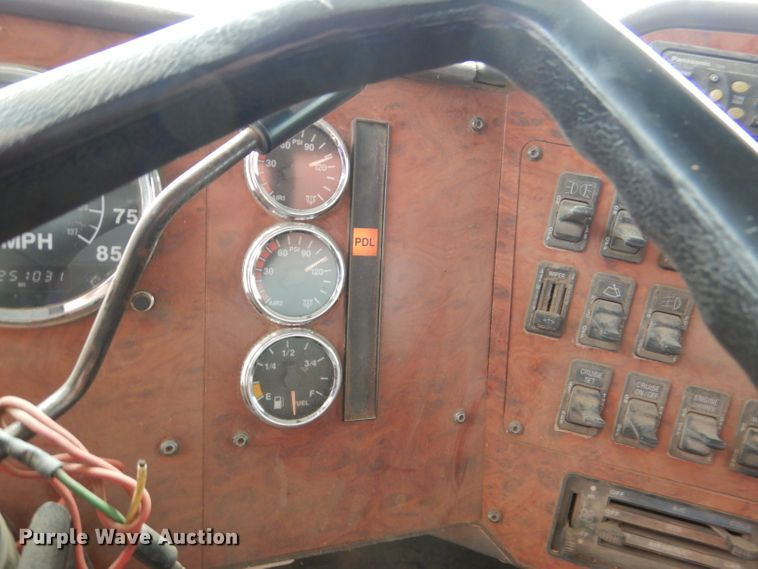 image for item DL8119 1996 International 9200  dump truck