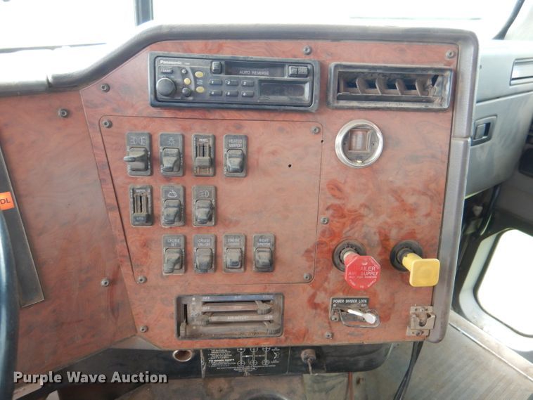 image for item DL8119 1996 International 9200  dump truck