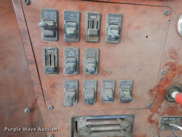 image for item DL8119 1996 International 9200  dump truck