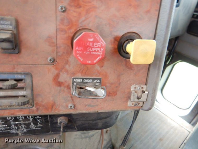 image for item DL8119 1996 International 9200  dump truck