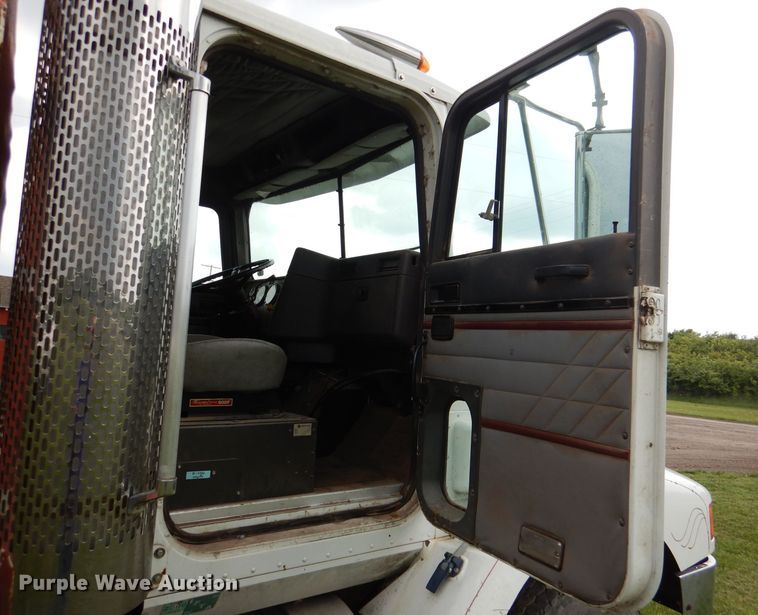 image for item DL8119 1996 International 9200  dump truck