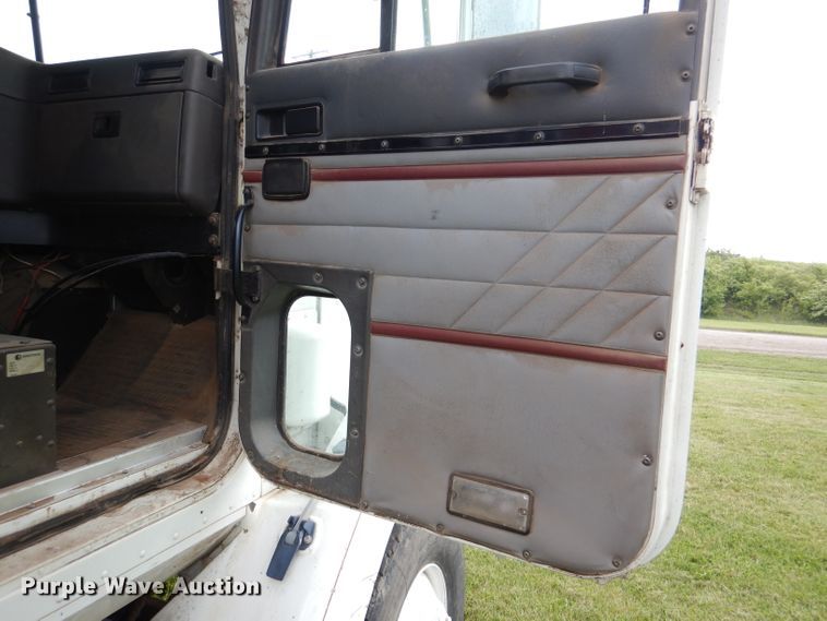 image for item DL8119 1996 International 9200  dump truck