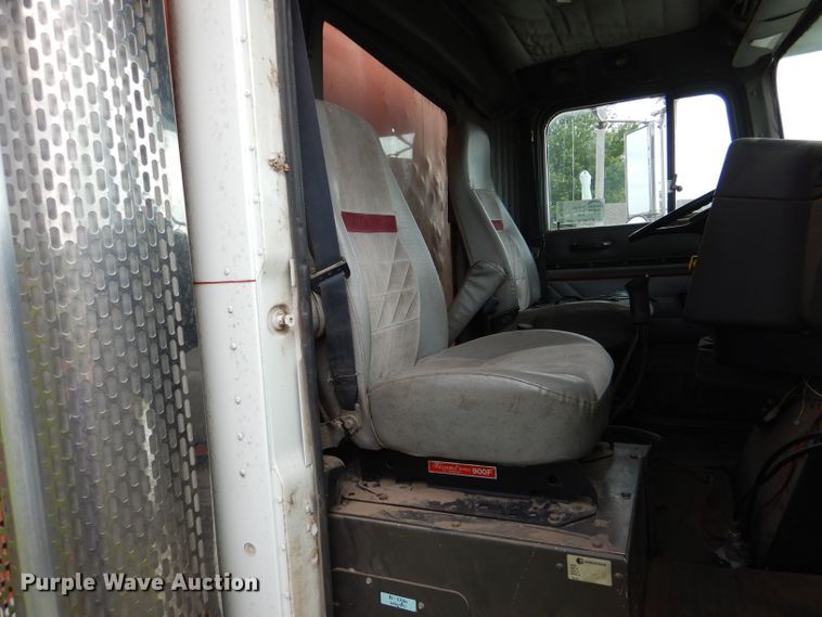 image for item DL8119 1996 International 9200  dump truck