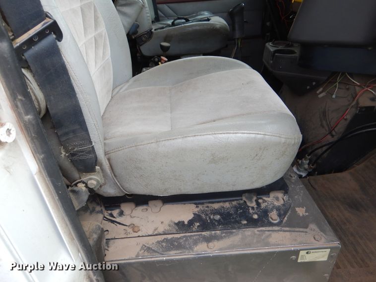 image for item DL8119 1996 International 9200  dump truck