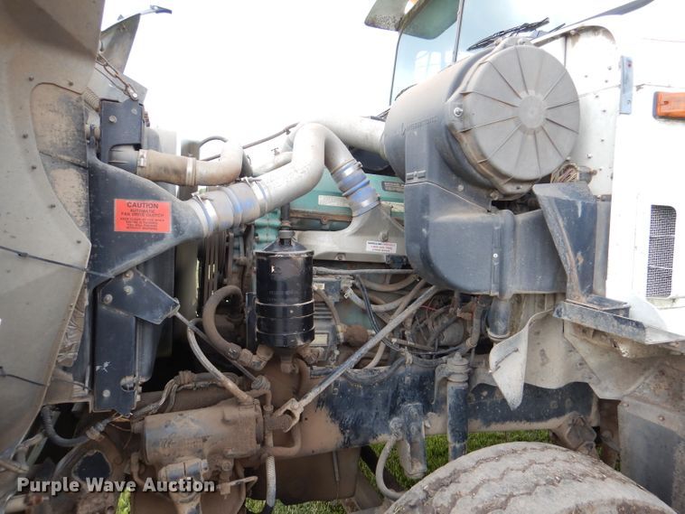 image for item DL8119 1996 International 9200  dump truck