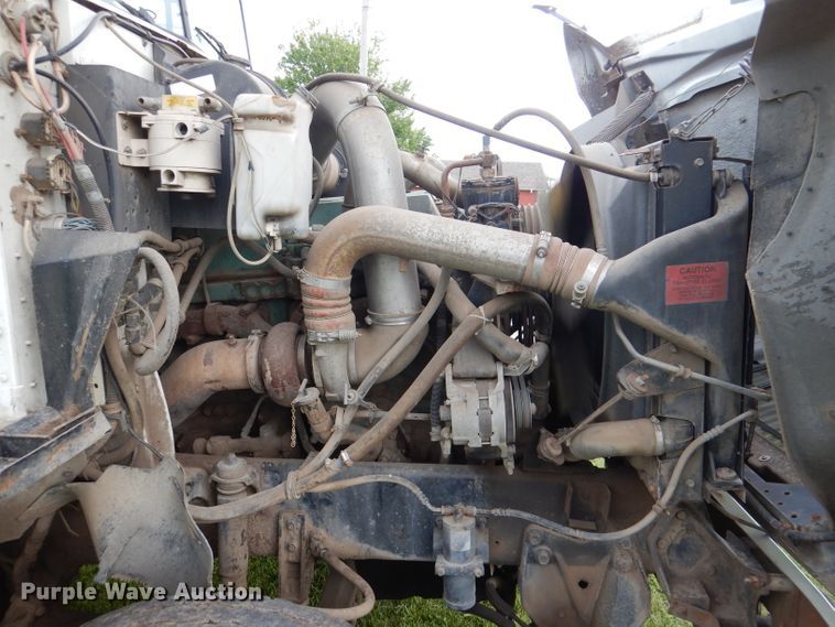 image for item DL8119 1996 International 9200  dump truck