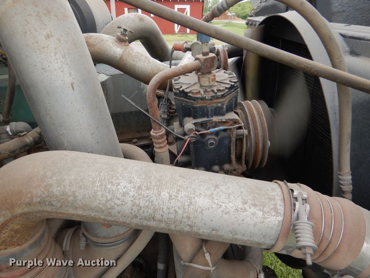 image for item DL8119 1996 International 9200  dump truck