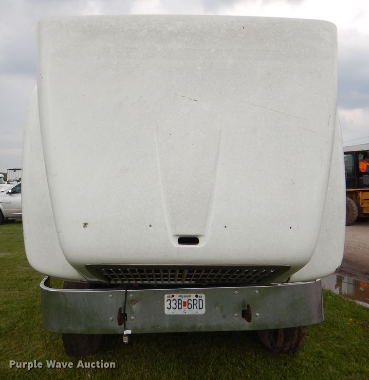 image for item DL8119 1996 International 9200  dump truck